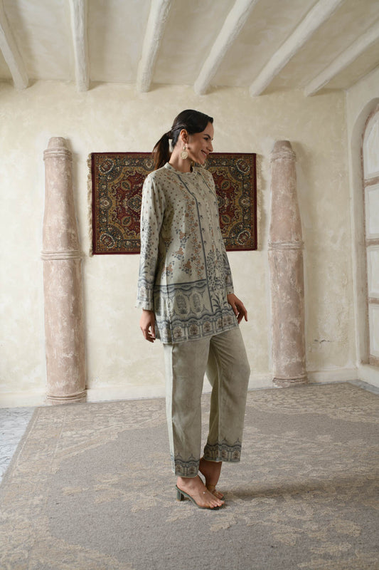 THE BARI Women Ethnic Motifs Printed Regular Kurta with Trousers