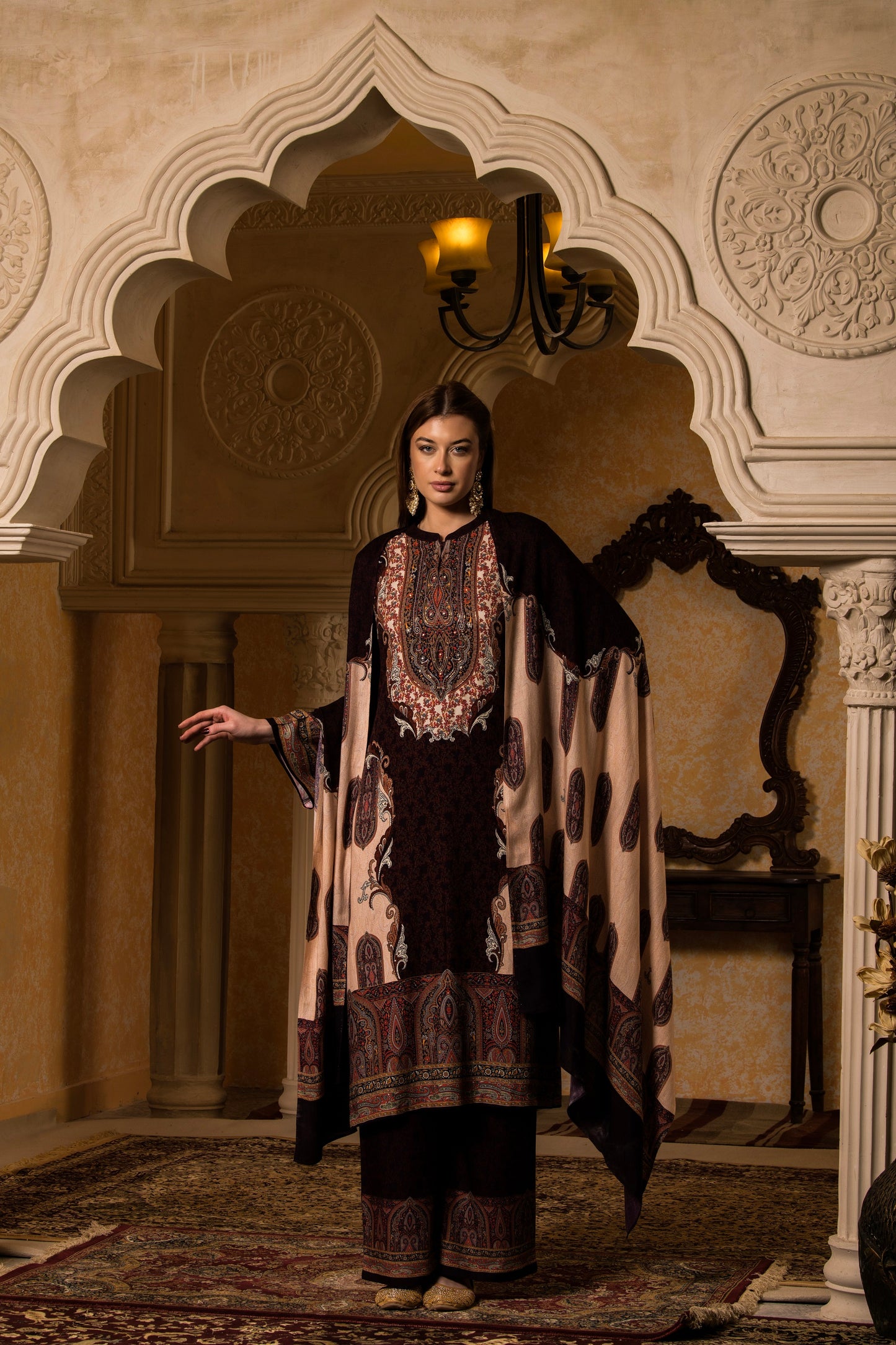 THE BARI Women Ethnic Motifs Printed Regular Thread Work Kurta Set