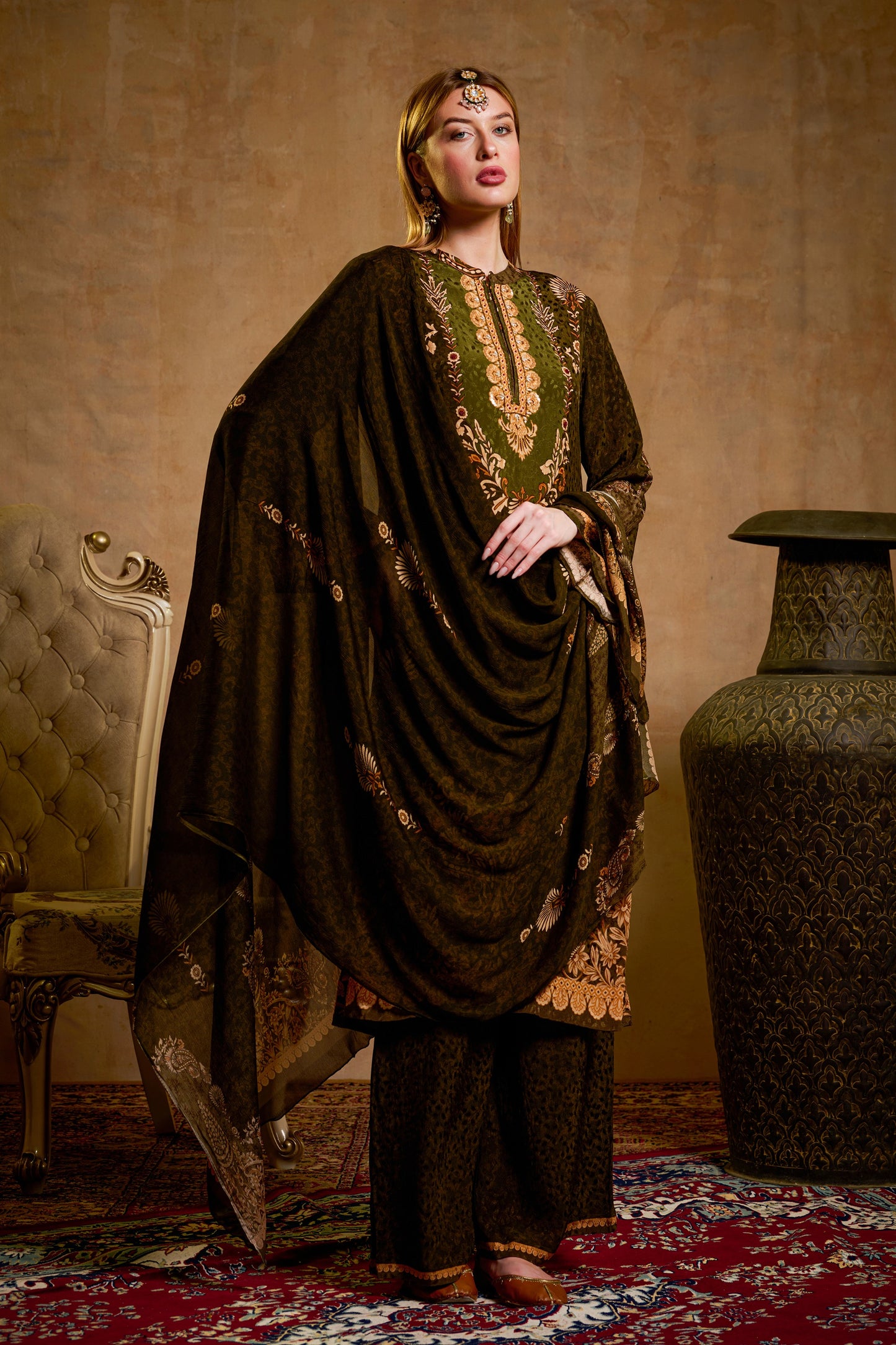 THE BARI Women Ethnic Motifs Printed Kurta & Trousers With Dupatta Set