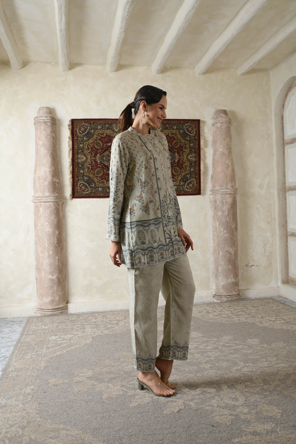 THE BARI Women Ethnic Motifs Printed Regular Kurta with Trousers