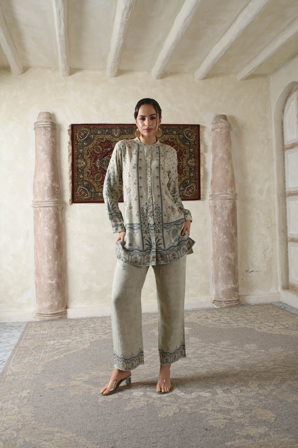 THE BARI Women Ethnic Motifs Printed Regular Kurta with Trousers